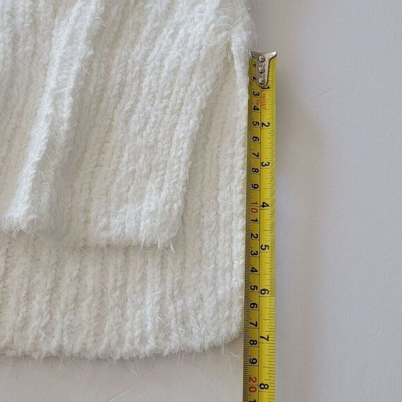 21 Main Fuzzy Super soft Turtleneck Sweater - XL - White - Picture 9 of 10